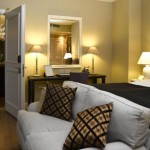 Hotellihuoneessa