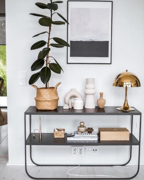 Kodikas skandinaavinen sisustus messinki ja puu